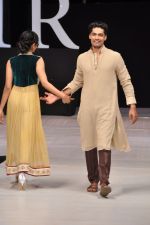 Model walk the ramp for Riyaz Gangji Show at IRFW 2012 Day 2 in Goa on 29th Nov 2012 (17).JPG